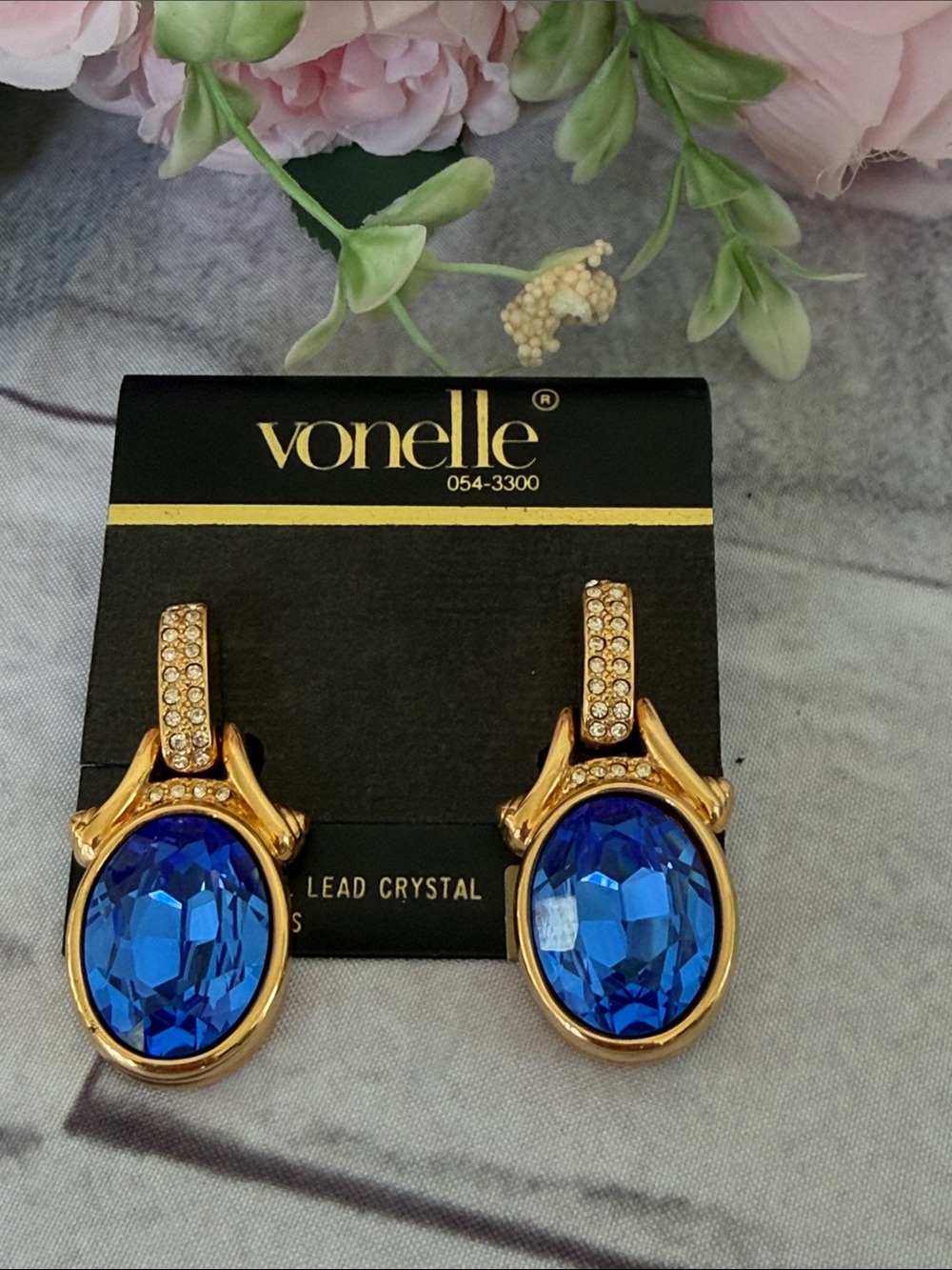 RUNWAY SWAROVSKI Vonelle STUNNING CLIP ON EARRINGS 1.60” long gold toned.